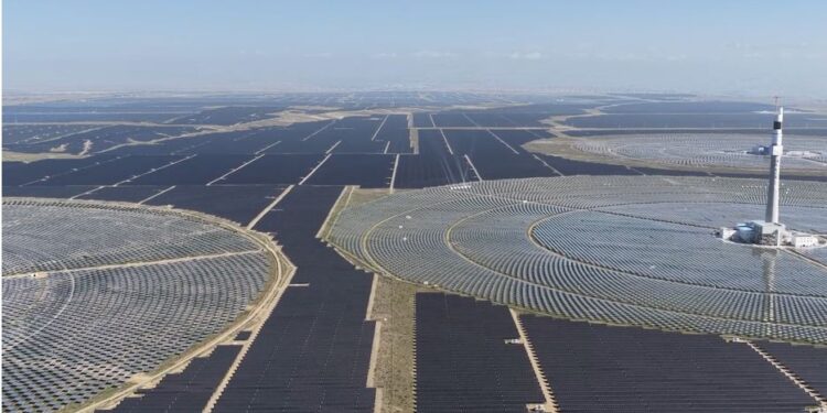 Китай у Тибеті побудував найбільшу в світі сонячну електростанцію на рекордній висоті. Для чого? (ФОТО, ВІДЕО)