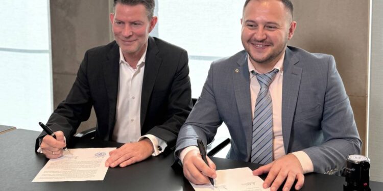 Компанія з Ганноверу допоможе компанії з Миколаєва управляти міським житловим фондом – угоду підписано