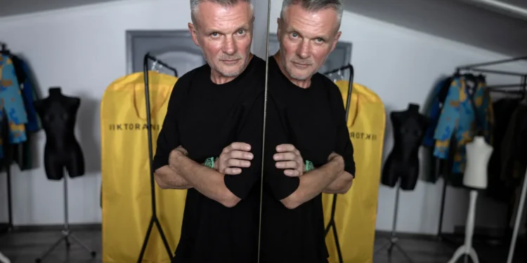 Дизайнер, який вдягає Зеленського для Трампа – хто він та як опинився біля президента (ФОТО)