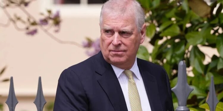 Британський принц Ендрю заявив про відмову від титулу та почестей через зв’язки з Епштейном