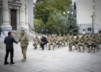 Сьогодні День ТрО – Зеленський відзначив воїнів тероборони державними нагородами (ВІДЕО)