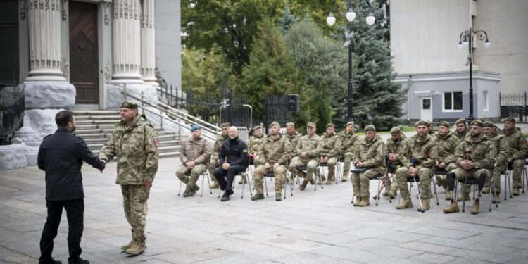 Сьогодні День ТрО – Зеленський відзначив воїнів тероборони державними нагородами (ВІДЕО)