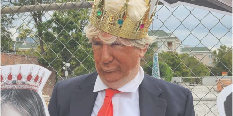 “Без королів”. У США масові протести проти політики Трампа (ФОТО, ВІДЕО)