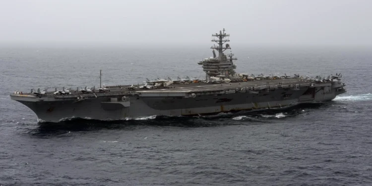 Винищувач і гвинтокрил з американського авіаносця впали в море. І це не перша аварія на флоті США