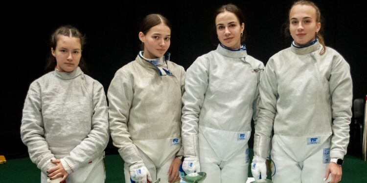 Команда миколаївських шаблісток здобула «золото» Кубку України з фехтування