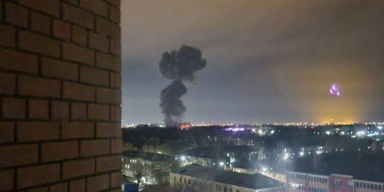 Українські дрони долетіли до Челябінська і атакували військовий завод (ВІДЕО)