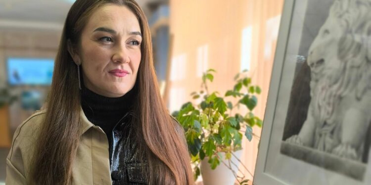 Перша персональна – у Миколаєві відкрилась виставка Олени Коркішко «Барви та лінії» (ФОТО)