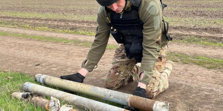 На полях Миколаївщини виявили касетний боєприпас та некеровані авіаційні ракети (ФОТО)