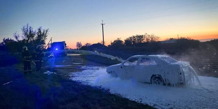 На Миколаївщині горіли будинок, авто та очерет (ФОТО)