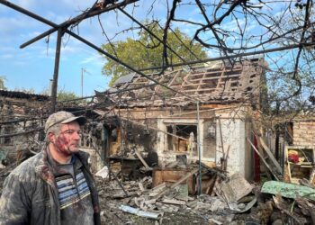 Вранці ворог вдарив по Херсону, по будинках, є поранені (ФОТО)