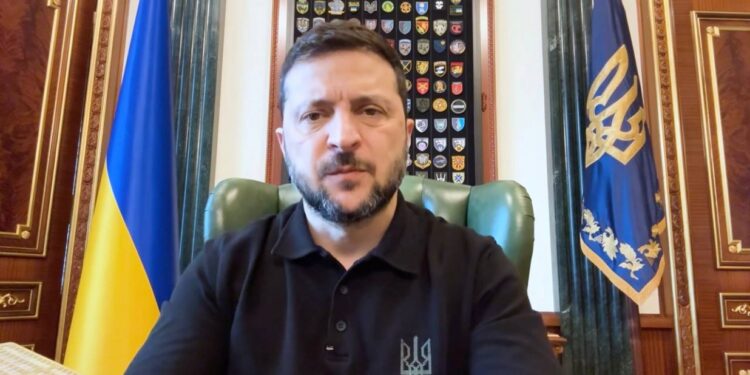 «Росія відверто намагається знищити нашу цивільну інфраструктуру і саме зараз, перед зимою» – звернення Зеленського (ВІДЕО)