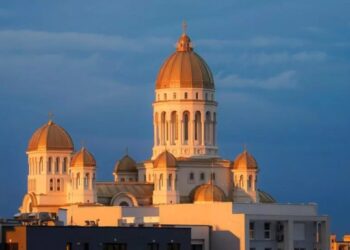 У Румунії освятили найбільший православний храм у світі — Собор спасіння нації (ФОТО)