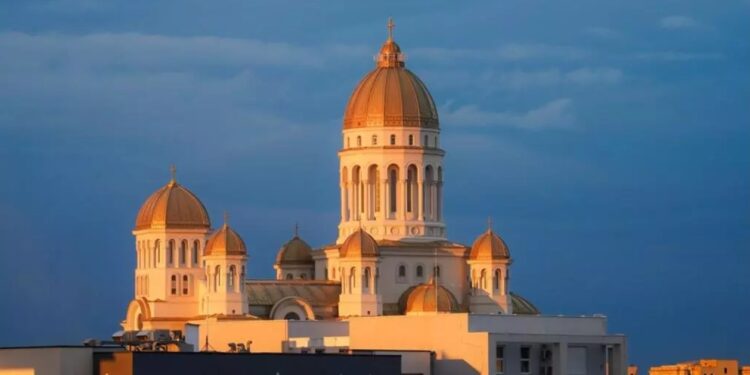 У Румунії освятили найбільший православний храм у світі — Собор спасіння нації (ФОТО)