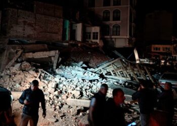 У Туреччині стався землетрус магнітудою 6 балів, але сейсмологи попереджають – буде гірше (ВІДЕО)