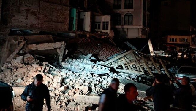 У Туреччині стався землетрус магнітудою 6 балів, але сейсмологи попереджають – буде гірше (ВІДЕО)