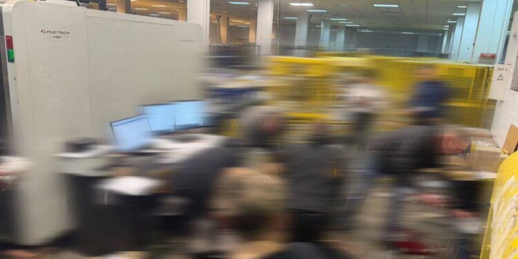 Посилка, яка вибухнула на пошті, відправлялася за кордон і була не одна (ФОТО)