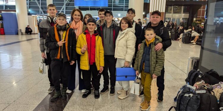 В Україну повернули ще 8 дітей, викрадених росіянами з Новопетрівського інтернату на Миколаївщині (ФОТО)