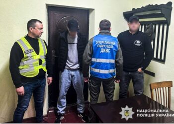 Продавав неіснуючу сільгосптехніку з камери виправної колонії: на Миколаївщині поліцейські викрили засудженого шахрая