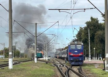 Внаслідок ворожого удару по Шостці підбиті 2 потяги, серед постраждалих 3 дітей (ФОТО)