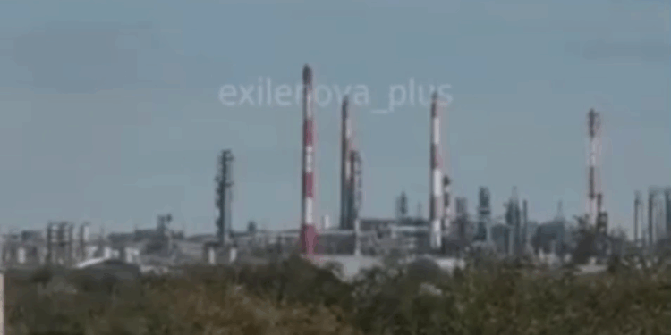 Український дрон атакував НПЗ в Оренбурзі. Пропаганда РФ звинувачує Казахстан (ВІДЕО)