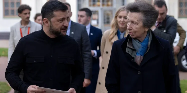 Принцеса Анна відвідала Київ з неоголошеним візитом (ФОТО)