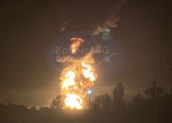 У Феодосії після атаки дронів горить нафтобаза (ВІДЕО)