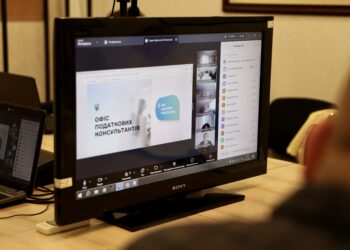 «Діалог влади та бізнесу». Податківці Миколаївщини обговорили проблеми підприємців та презентували Офіс податкових консультантів (ФОТО)