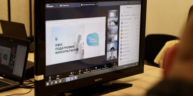 «Діалог влади та бізнесу». Податківці Миколаївщини обговорили проблеми підприємців та презентували Офіс податкових консультантів (ФОТО)