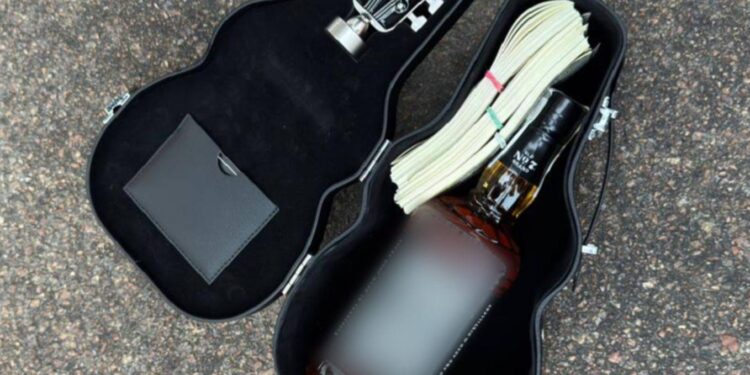 Співробітник департаменту Нацполіції вимагав $25 тис. за кришування торгівлі контрафактним алкоголем (ФОТО)