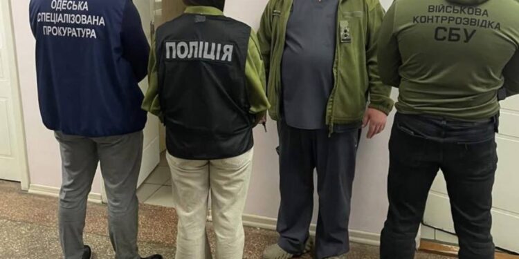 В Одеському госпіталі затримали начальника відділення за вимагання хабаря (ФОТО)