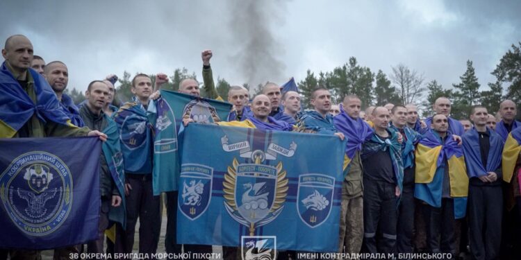 Серед звільнених сьогодні з полону – миколаївські морпіхи і мешканець Снігурівської громади Миколаївщини (ФОТО)