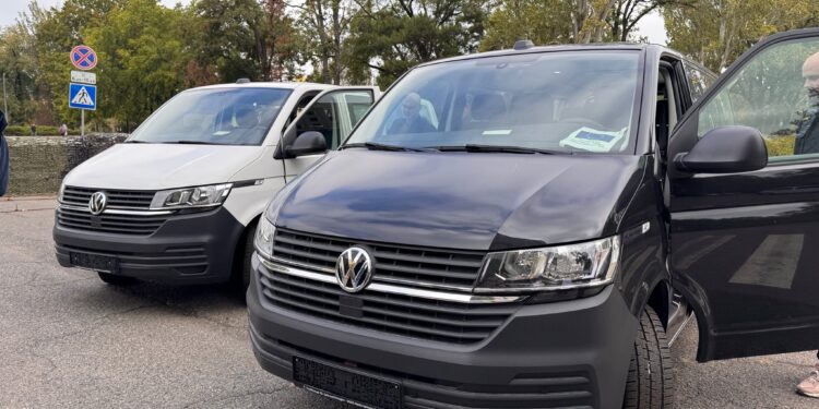 Два миколаївські університети отримали від Німеччини мікроавтобуси (ФОТО)