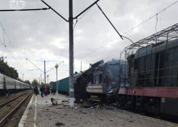 Внаслідок ворожого удару по Шостці підбиті 2 потяги, серед постраждалих 3 дітей (ФОТО)