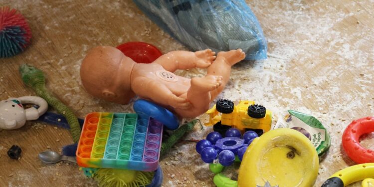 У Миколаєві від отруєння чадним газом загинули двоє маленьких дітей, яких горе-мати залишила на пів доби наодинці (ФОТО, ВІДЕО)