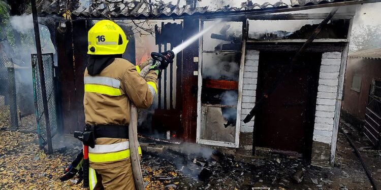 На Миколаївщині пожежні гасили дрова та авто (ФОТО)