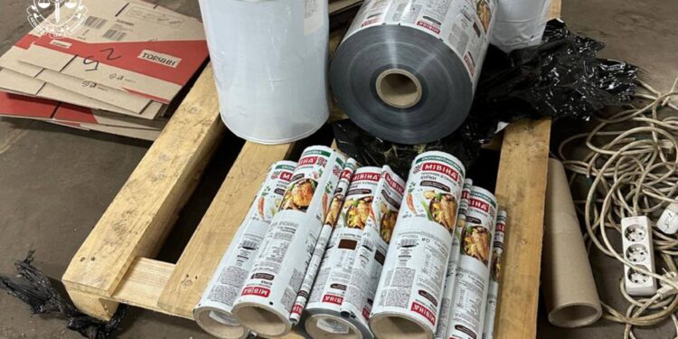 У Миколаївській, Київській та Херсонській областях фасували казна-що з наліпками Nestle, Мівіна та Jacobs (ФОТО)