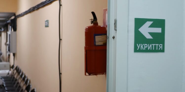 У Центральному районі Миколаєва на один заклад освіти з укриттям побільшало – допомогли благодійники (ФООТО)