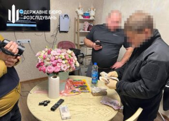 На Донеччині офіцер “подарував” дружині 2 підлеглих – вони будували, копали і продавали шаурму (ФОТО, ВІДЕО)