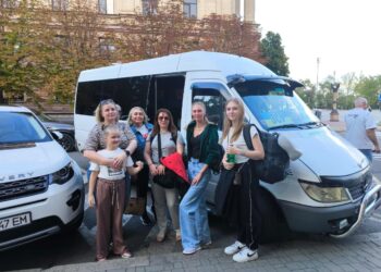 П’ять жінок-військовослужбовиць з Миколаєва, які пережили російський полон після боїв на «Азовсталі», разом із дітьми відпочили у Франції (ФОТО)