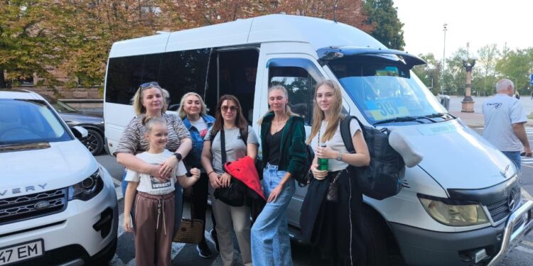 П’ять жінок-військовослужбовиць з Миколаєва, які пережили російський полон після боїв на «Азовсталі», разом із дітьми відпочили у Франції (ФОТО)