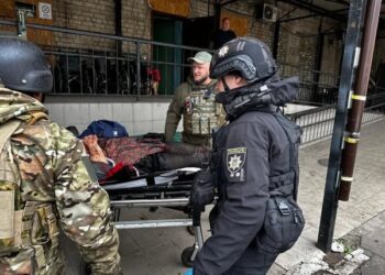 Калюжі крові біля церкви – ворог скинув КАБ на храм у Костянтинівці (ФОТО)