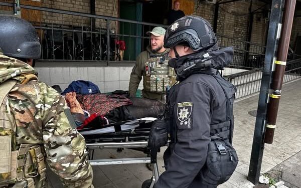 Калюжі крові біля церкви – ворог скинув КАБ на храм у Костянтинівці (ФОТО)