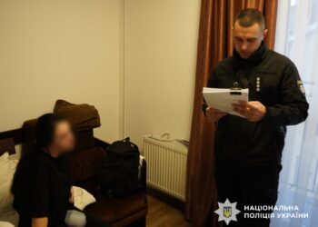 Два миколаївця увійшли в організовану групу, яка за допомогою ШІ оформлювала кредити на українців (ФОТО, ВІДЕО)