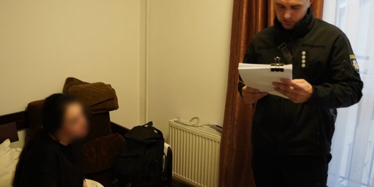 Два миколаївця увійшли в організовану групу, яка за допомогою ШІ оформлювала кредити на українців (ФОТО, ВІДЕО)