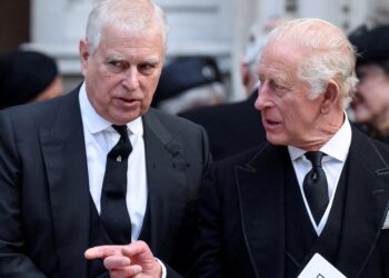 Король Чарльз позбавив всіх титулів і вигнав з дому принца Ендрю – через справу Епштейна