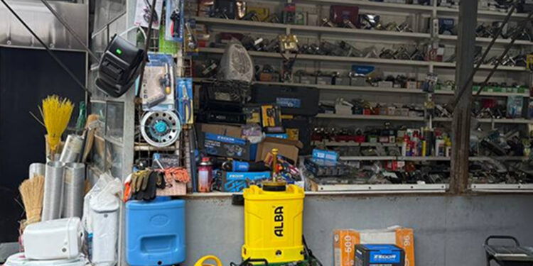 У Миколаєві 39-річний чоловік вкрав шуруповерт із полиці кіоску, йому загрожує до 10 років в’язниці (ФОТО)