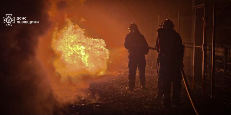 Більше ніж 50 ракет і близько 500 ударних дронів – Зеленський розповів подробиці нічної атаки на Україну (ФОТО)