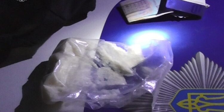 У Миколаєві чоловік зберігав особливо небезпечний психотроп у великих розмірах, йому загрожує великий термін у в’язниці