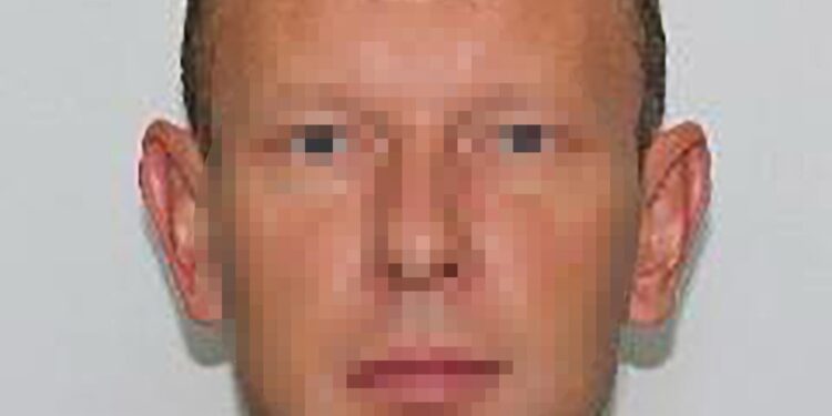 Поліцейський-втікач зі Снігурівки, який у 2022 році передав табельну зброю російським окупантам, засуджений до 5 років ув’язнення