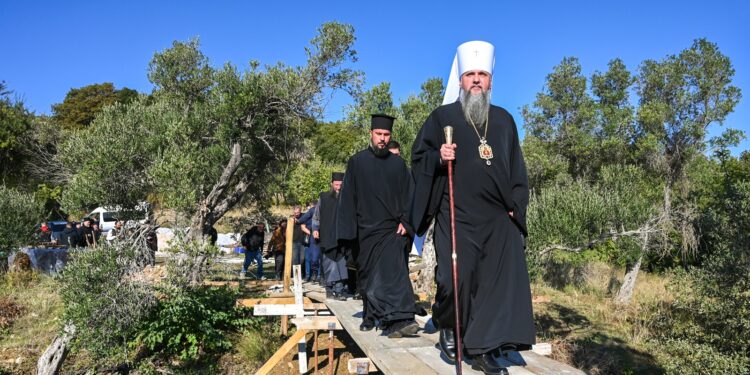 На Афоні відбудовують келію для ченців з України – митрополит Епіфаній провів там молебень (ФОТО)